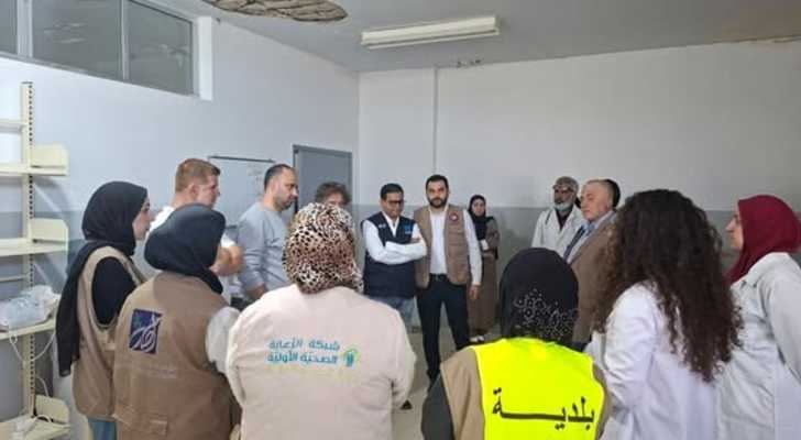 بلدية عنقون تواكب جولة ميدانية في مركز الاستضافة لبحث الخدمات الصحية للنازحين