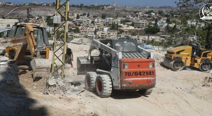بلدية الشهابية تتابع تأهيل طريق كرم الجلّ المتضرر جراء العدوان الإسرائيلي