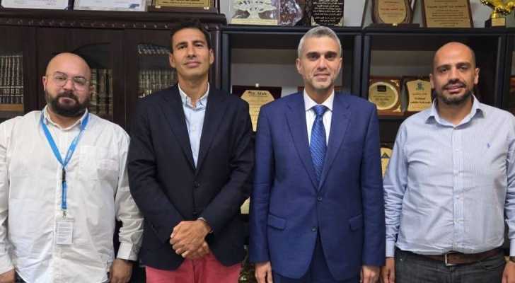 بلدية طرابلس تبحث مع (UNHCR) تداعيات النزوح وتحديات العمل البلدي