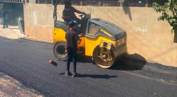 بلدية جب جنين تشيد بتعاون وزارة الأشغال في تنفيذ أعمال تعبيد الطرقات 