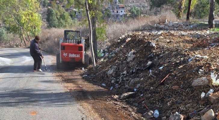 بلدية برعشيت تواصل إزالة النفايات والردميات ضمن خطتها للحفاظ على نظافة البلدة