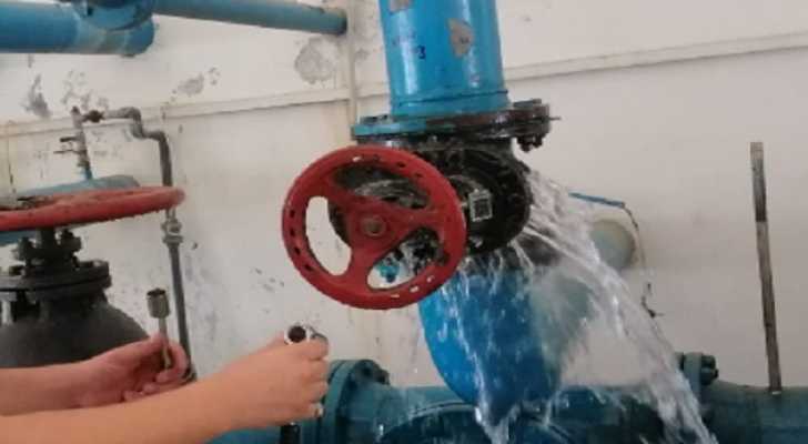 مديرية العمل البلدي في جبل عامل الثانية تسهم بإصلاح خط المياه الرئيسي في كفرجوز ومرج حاروف