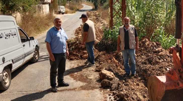بلدية حومين الفوقا تتابع أعمال صيانة شبكتيْ المياه والكهرباء في البلدة