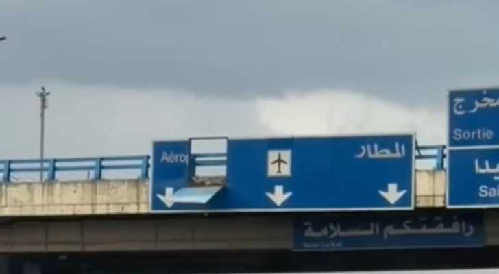 بلدية برج البراجنة تصلح آرمة على طريق المطار تضررت بفعل الرياح
