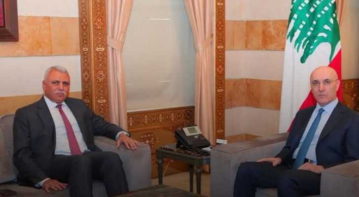 وزير الداخلية يبحث مع مدير عام الأمن العام الإجراءات الأمنية والشؤون الإدارية