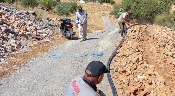 بلدية سحمر تدشن شبكة مياه جديدة في حي وادي العين
