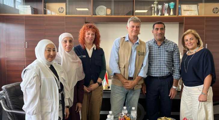 بلدية جبشيت تبحث مع منظمة «العمل ضد الجوع» دعم الأهالي واحتياجات المدرسة الرسمية