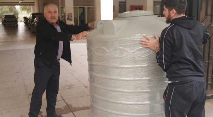 خزانات مياه للمدارس المستضيفة… دعم لتحسين ظروف الإقامة في الجنوب