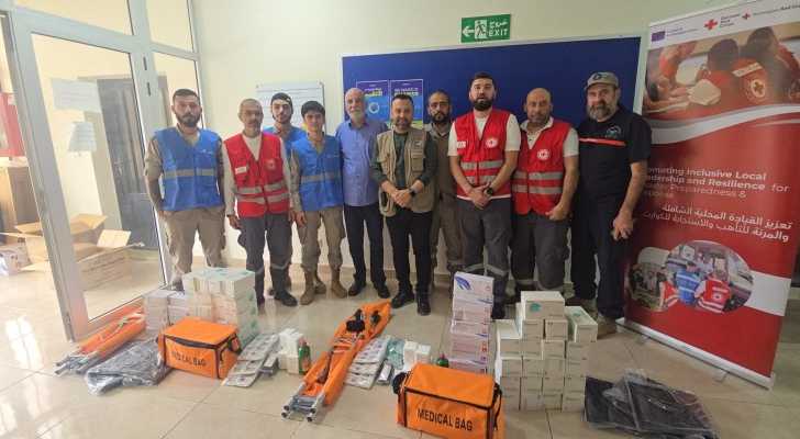 اتحاد بلديات صور يتسلّم معدات إسعافات أولية لتعزيز جهوزية فرق المستجيب الأول