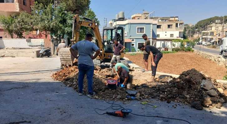 بلدية كفررمان تتابع إصلاح أعطال شبكة المياه وتحسين التغذية في البلدة