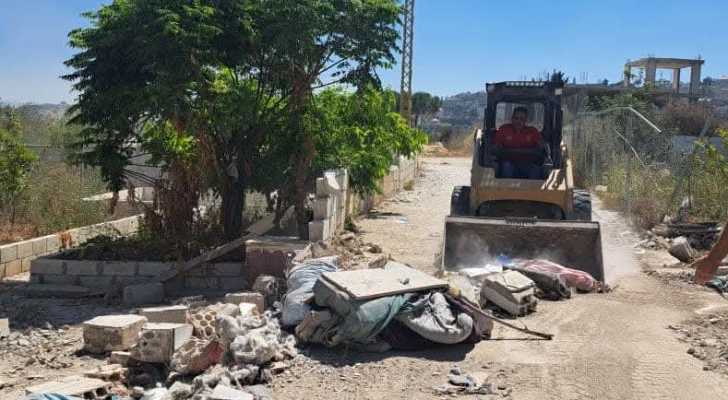 بلدية جبشيت تواصل أعمال إزالة الركام وفتح الطرقات لليوم الرابع على التوالي