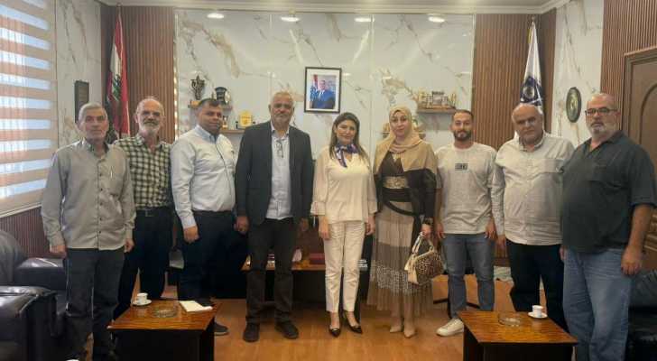 بحث أوضاع النازحين من كفركلا في لقاء بين رئيس البلدية ومحافظ النبطية