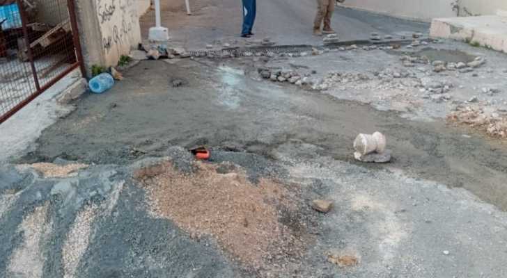 بلدية جويا تباشر معالجة الحفر العميقة في الطرقات 