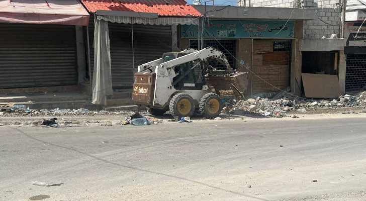 بلدية صريفا تباشر أعمال رفع الأنقاض وإعادة الخدمات مع عودة الأهالي