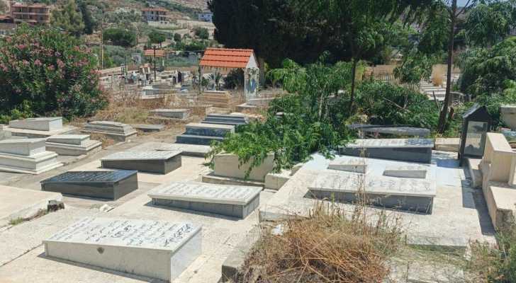 بلدية عبا تنفّذ أعمال تنظيف في جبانة البلدة وتدعو إلى الحفاظ على نظافتها