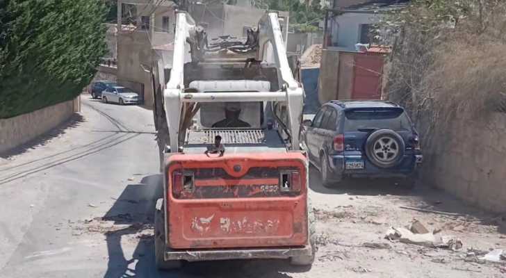 بلدية طيردبا ترفع الردميات من حي