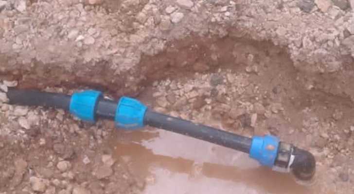 بلدية المريجة تواصل أعمال صيانة لأنابيب المياه في تحويطة الغدير