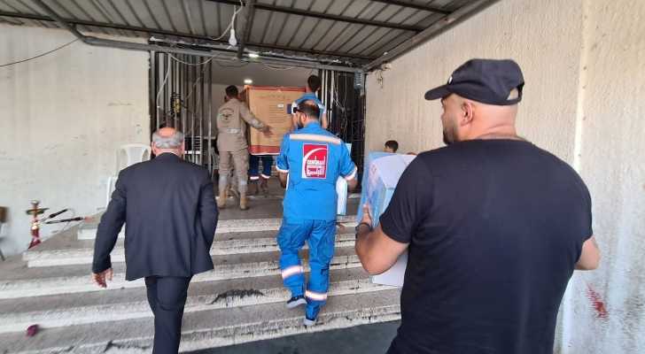 رئيس بلدية حارة صيدا يشرف على توزيع مساعدات مقدّمة من 