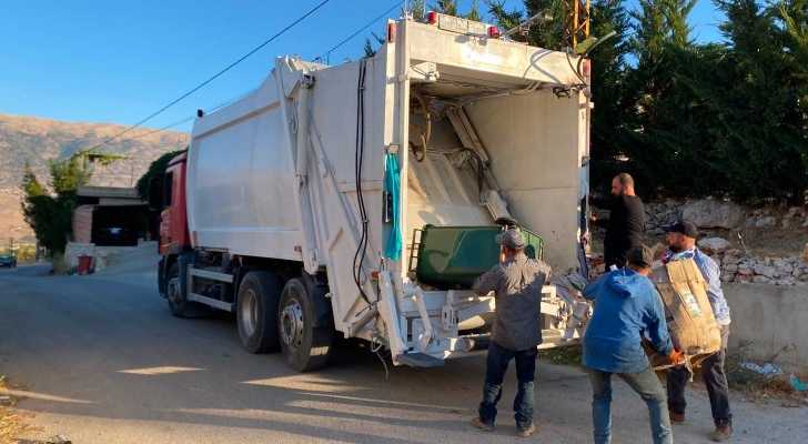 بدعم من الأهالي.. بلدية سحمر تضع آلية جديدة لجمع النفايات في الخدمة
