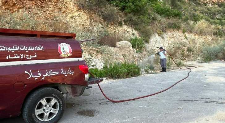 بلدية كفرفيلا تواكب موسم الصيف بخطة ريّ للأشجار المزروعة