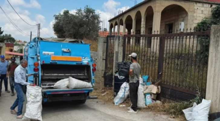 بلدية قاقعية الجسر تنفذ حملة نظافة وترفع الردميات من شوارع البلدة