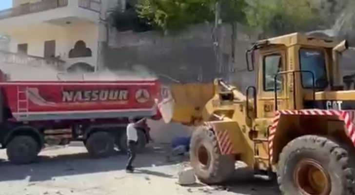 بلدية جبشيت تواصل أعمال رفع الركام وفتح الطرقات وإعادة الخدمات بعد وقف إطلاق النار