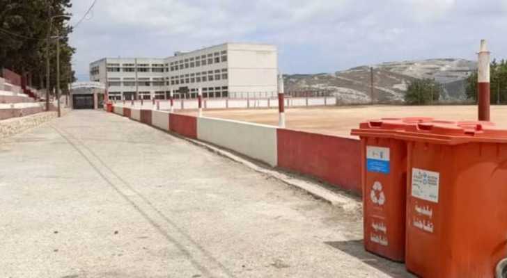 بلدية تفاحتا تنفذ حملة نظافة في الملعب البلدي والطريق المؤدية إلى المدرسة الرسمية