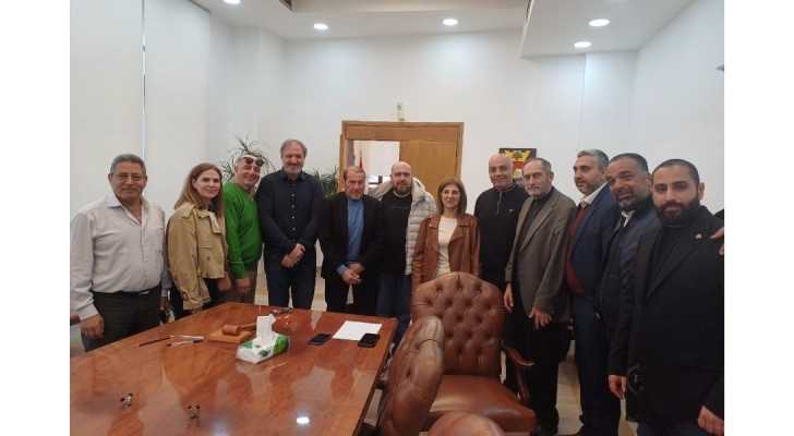رئيس بلدية بيروت يبحث مع مخاتير وناشطين ملفات النزوح والأمن والسير