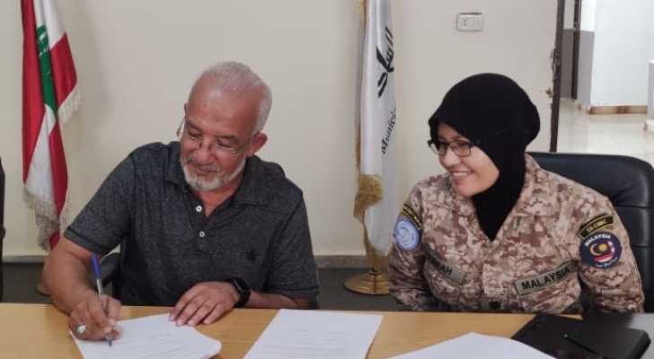 بلدية السلطانية توقع مذكرة تفاهم لإنارة الشوارع على الطاقة الشمسية
