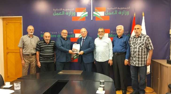 رئيس بلدية رشاف يبحث مع وزير العمل أوضاع البلدة واحتياجات الأهالي