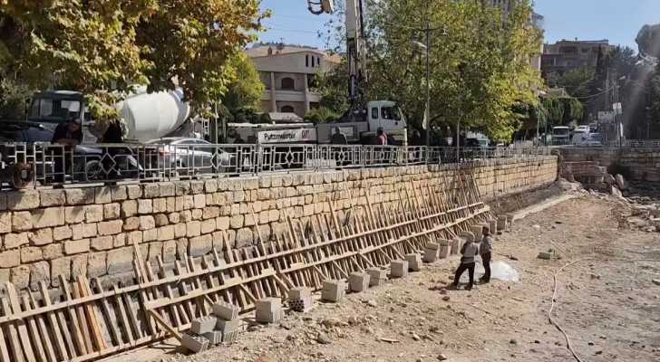 بلدية بعلبك تباشر العمل بمشروع تجميلي وجدران دعم لنبع رأس العين