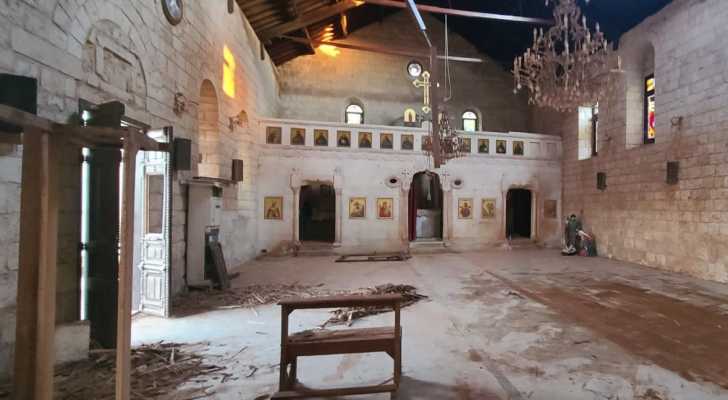 بالصور: بمعاونة المتطوعين بلدية يارون تواصل اعمالها رغم مخاطر العدوان