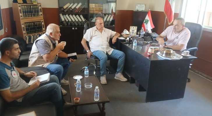 بلدية يحمر تبحث مشاريع إنمائية مع الصليب الأحمر ومؤسسة مياه البقاع