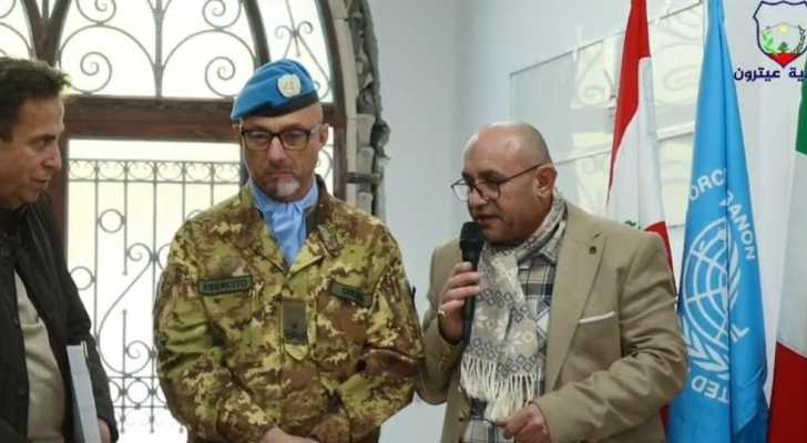بلدية عيترون تتسلّم معدات حيوية لمعمل فرز النفايات بدعم من القوة الإيطالية العاملة ضمن 