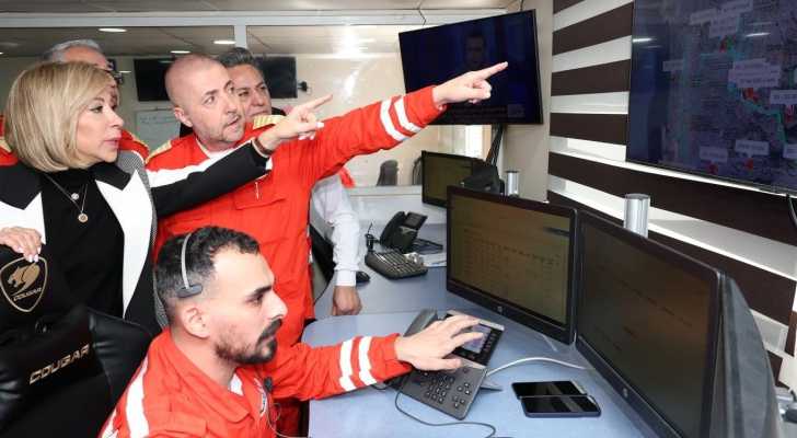 السيدة الأولى تتفقد غرفة إدارة الكوارث ومركز الصليب الأحمر لمتابعة أوضاع النازحين