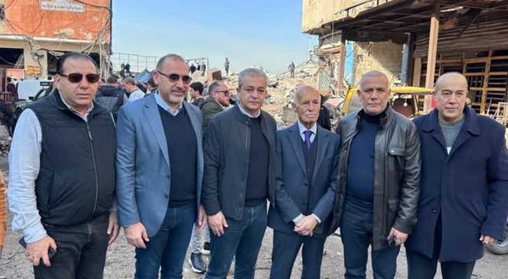 رئيس إتحاد بلديات صيدا يتفقد مكان الغارة الإسرائيلية في المدينة الصناعية مستنكراً العدوان