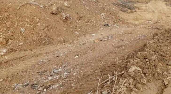 بلدية جب جنين تواصل أعمال تنظيف وإزالة النفايات من المكب ومجرى نهر الليطاني