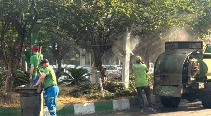 دائرة النظافة العامة ببلدية طرابلس تواصل نشاطها في منطقة ابي سمراء بكل احيائها