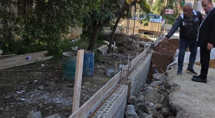 إنشاء جدار دعم لطريق صيدا القديمة ضمن أعمال السلامة في الشويفات