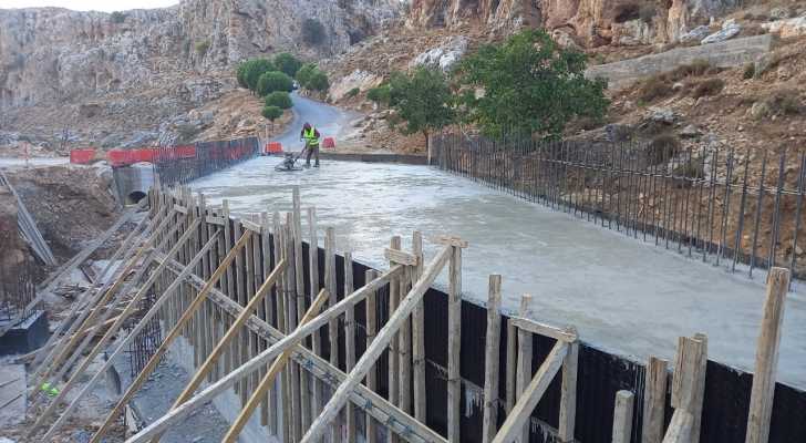 اتحاد بلديات البحيرة يتابع تنفيذ الجسر على النهر بين بلدتي سحمر ومشغرة