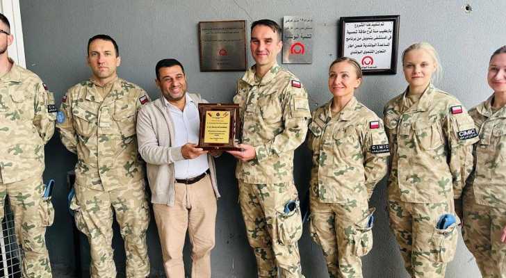 رئيس بلدية بنت جبيل يشكر الكتيبة البولندية على تسليمها أجهزة طبية لمستشفى صلاح غندور
