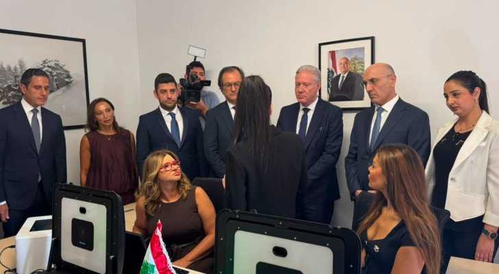 وزير الداخلية يشارك في مؤتمر «التضامن من أجل لبنان» ويطلق خدمة البصمة البيومترية للجوازات في باريس