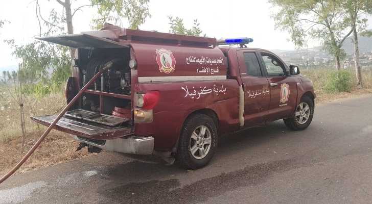 بلدية كفرفيلا تواصل العناية بالأشجار المزروعة على مداخل البلدة