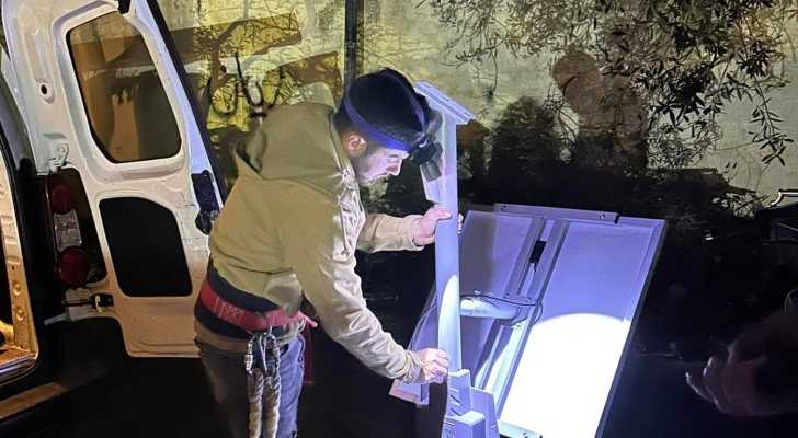 بلدية الزرارية تباشر إنارة الطرق الداخلية بالطاقة الشمسية بدعم من جمعية 