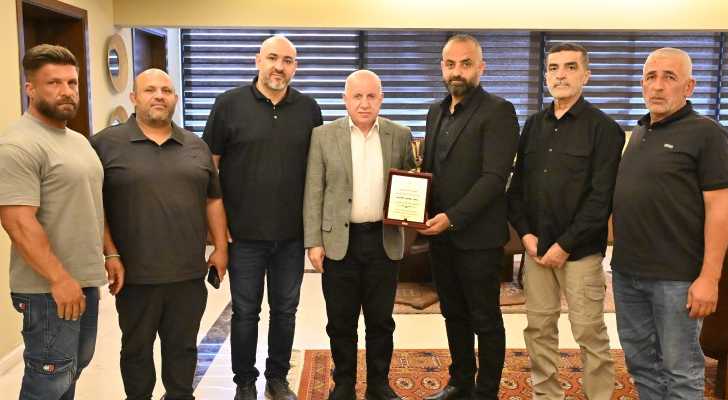 بلدية معروب تكرّم رئيس مجلس الجنوب وتبحث تنفيذ مشروع لتعميق بئر ارتوازي