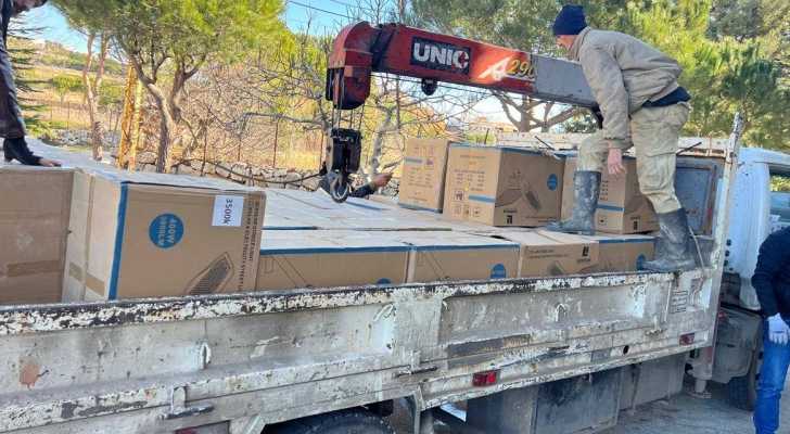بلدية الريحان تبدأ بتركيب 300 لمبة تعمل على الطاقة الشمسية مقدمة من مجلس الجنوب