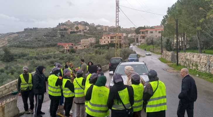 بالتعاون مع بلدية صير الغربية .. تنظيف طرقات زراعية وصيانة عدد منها