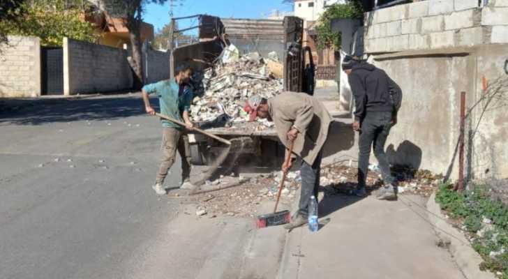 بلدية الشرقية بطواقمها وعمالها تنفض غبار العدوان .. رئيسها لموقعنا: أعدنا الخدمات ومستمرون بالعمل