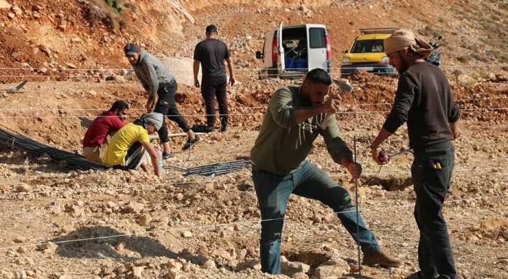 بلدية مشغرة تواكب أعمال تركيب منظومة الطاقة الشمسية في شاويتا