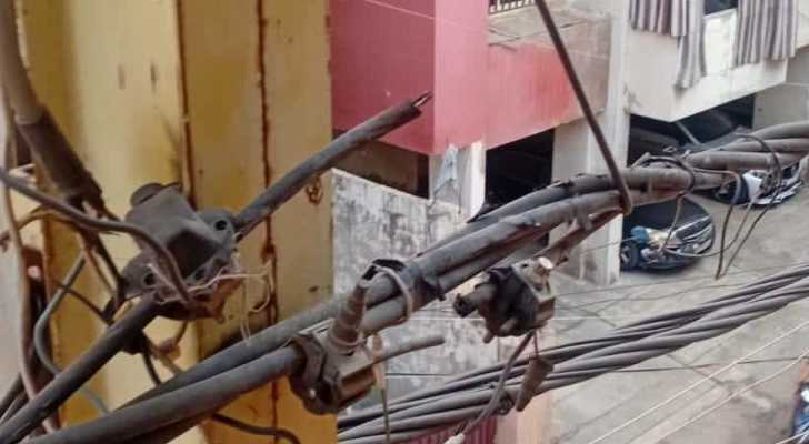 بلدية برج البراجنة تعالج عطلاً كهربائيًا وتزيل أسلاكًا تشكّل خطرًا على السلامة العامة